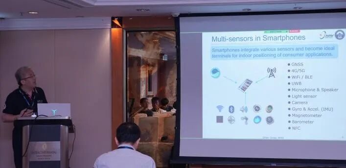 图1 牛小骥教授线下报告现场 图1 牛小骥教授线下报告现场