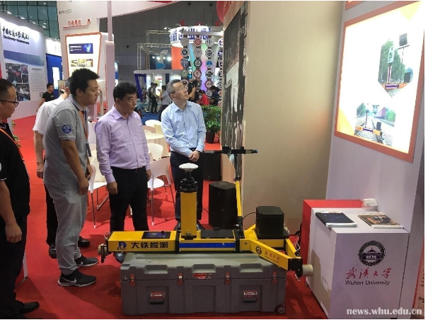 研究成果获工博会高校展区特等奖.png